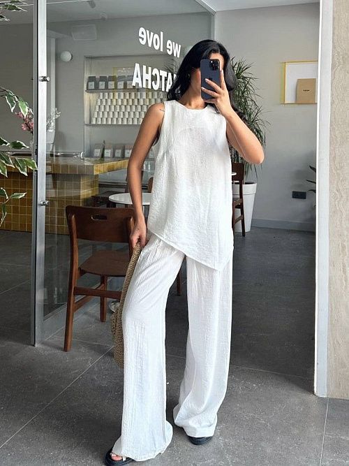 2590 Костюм женский белый GIRL 