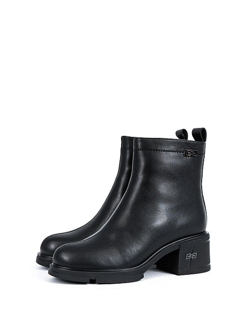 U510-010 Ботинки женские черный Baden 