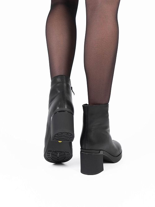 JA147-M381-P1122M Ботинки женские натуральная кожа черный 365 