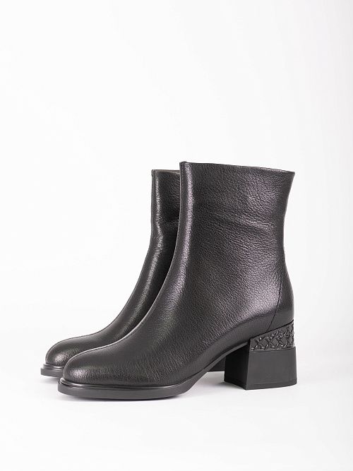 JA319-X110-P1437 Ботинки женские натуральная кожа черный 365 